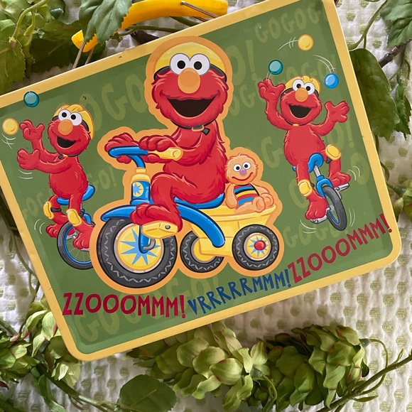 Sesame Street Elmo Tin Lunch Box - Picture 3 of 6